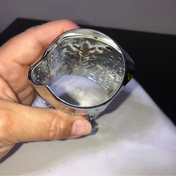 5/$25
Bath & Body Works Soap Sleeve Cover Winter Snowman Trees Houses - Picture 4 of 5